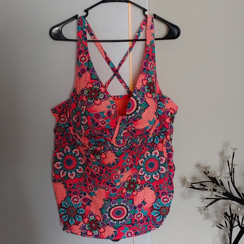 Swim top with underwire